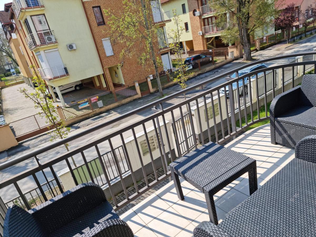Betti Apartman Siófok Esterno foto