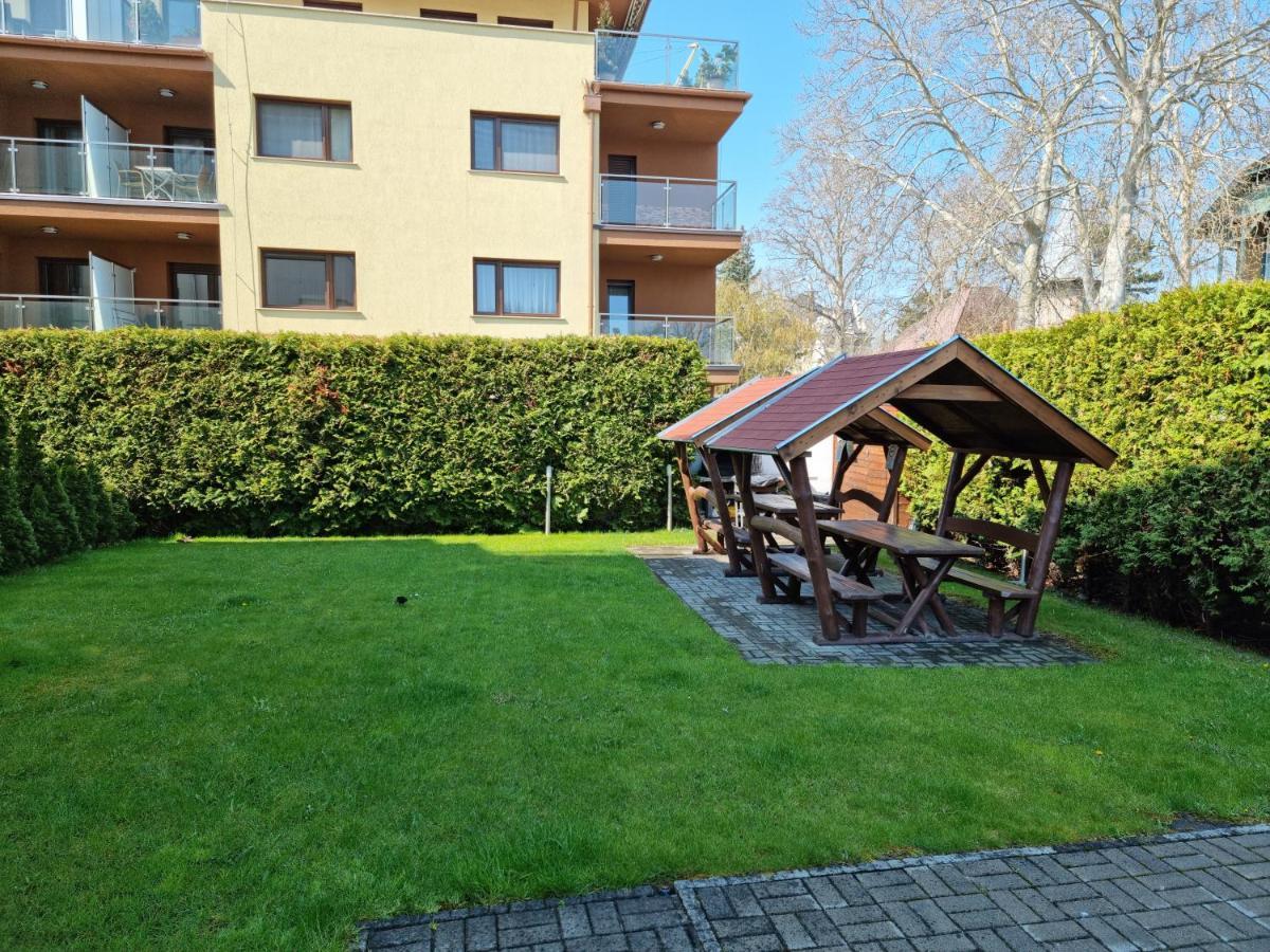 Betti Apartman Siófok Esterno foto